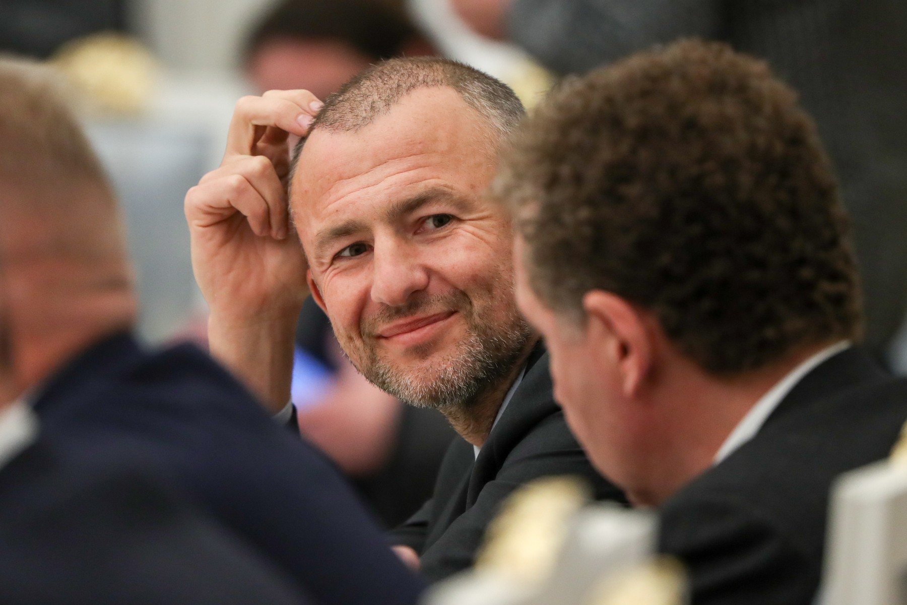 Cum a reușit un oligarh rus să își protejeze averea cu doar o zi înainte să fie sancționat de UE
