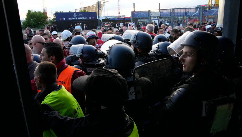 Jandarmii francezi au intervenit cu gaze lacrimogene împotriva fanilor Liverpool la finala Ligii Campionilor