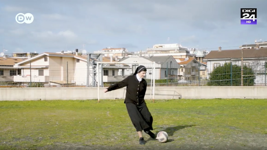 Povestea maicii Emilia. Fostă atacantă de primă ligă în România, acum joacă în naționala călugărițelor din Italia