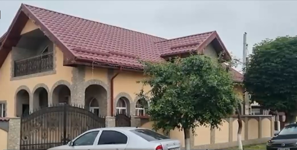 Primar prădat în timp ce petrecea la un botez. Hoții i-au luat din casă 100.000 de euro