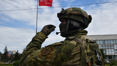 Soldat rus în Ucraina.