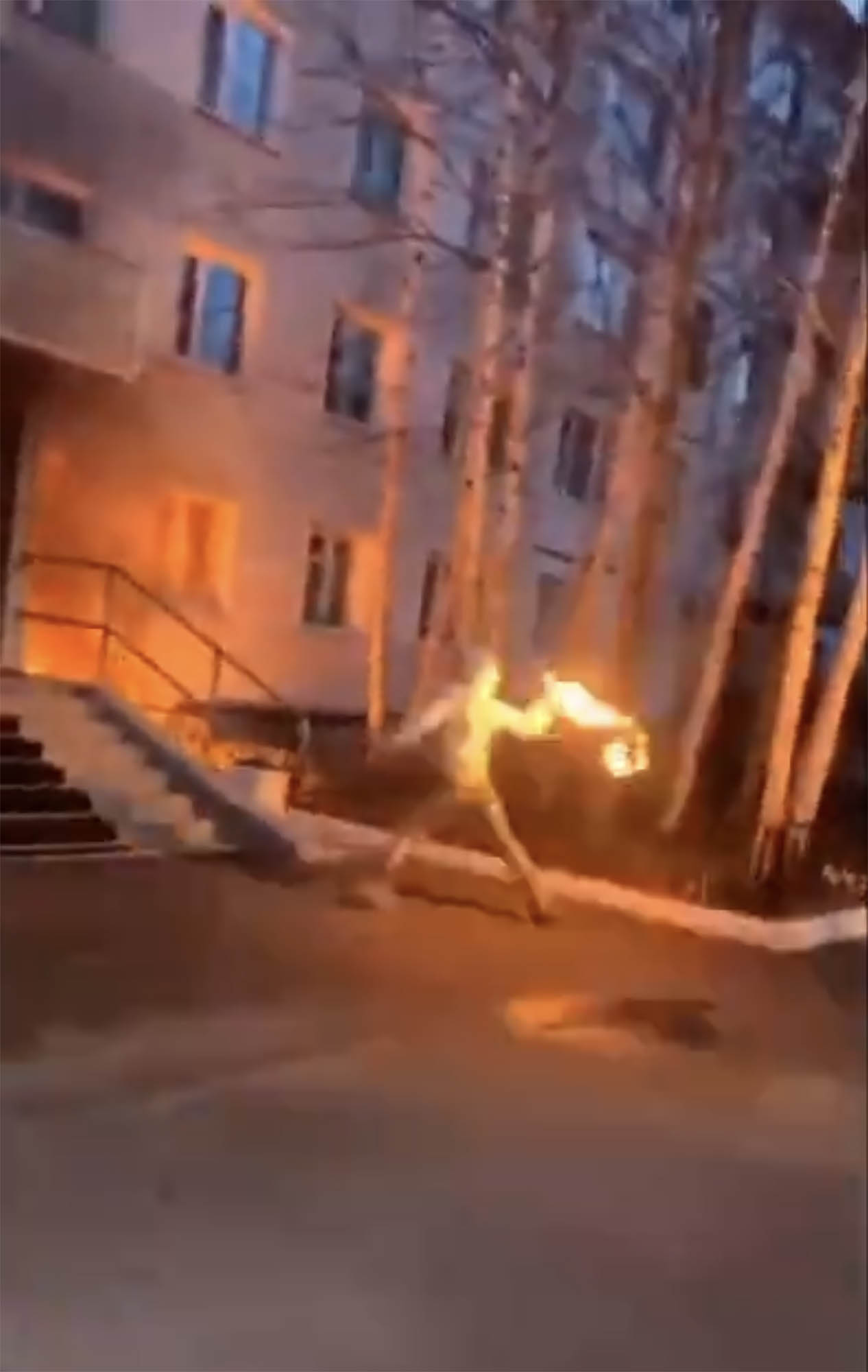 Rușii continuă să incendieze centrele militare de recrutare, după ce Putin a promulgat legea eliminării vârstei de înrolare