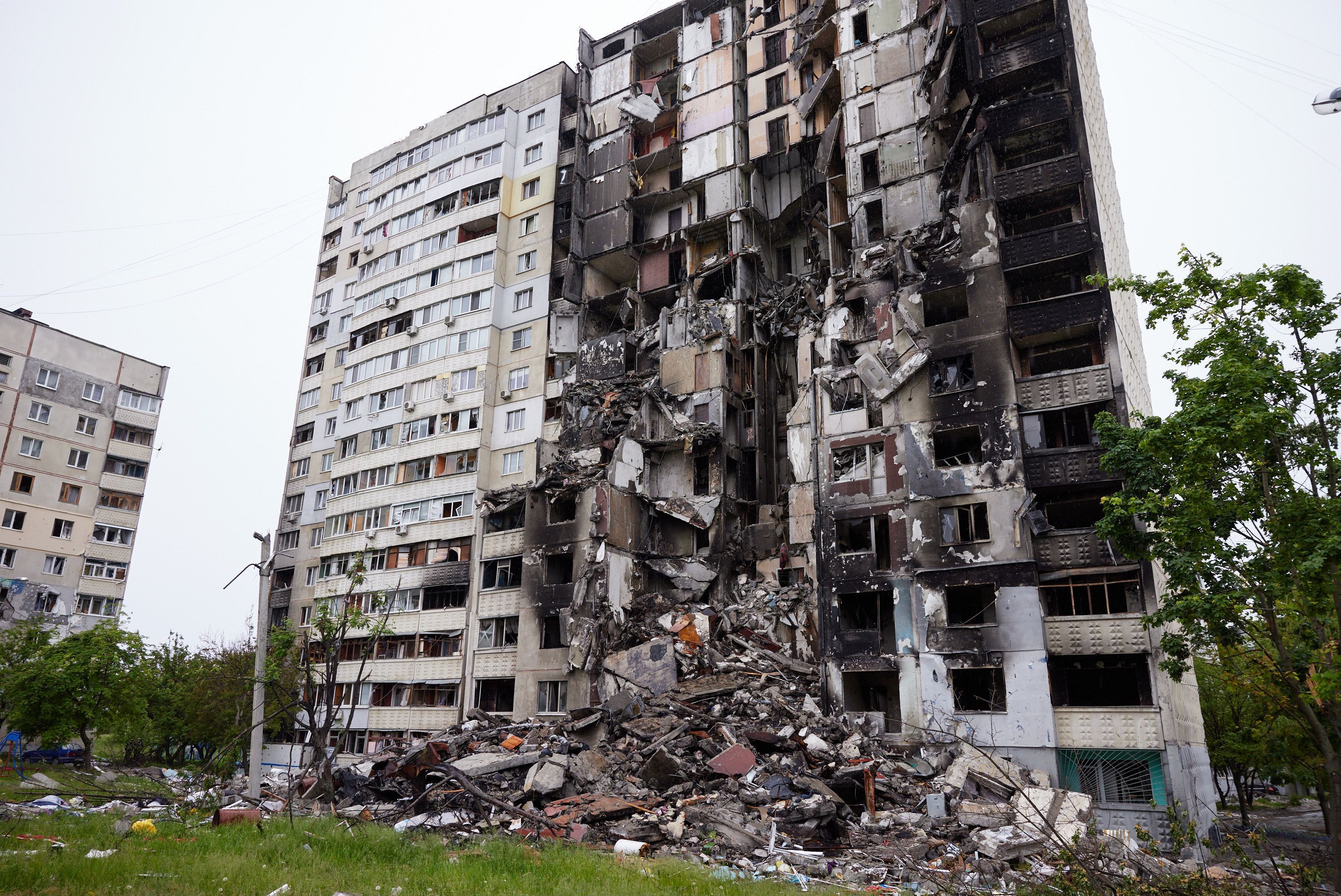 Amnesty International are dovezi că Rusia a folosit bombe cu fragmentare: Oamenii au murit în case, în cimitire, la locurile de joacă