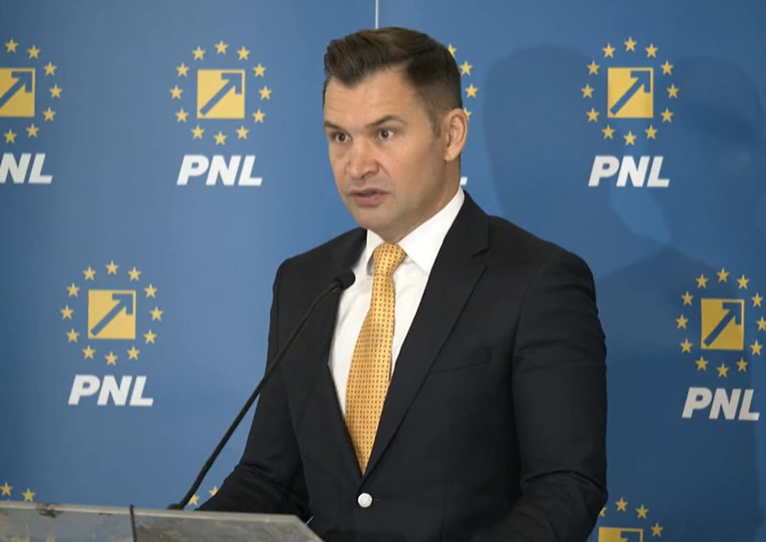 Câciu: Abordarea că mediul privat ține în spate doi bugetari, incorectă. Stroe îl contrazice: Sistemul privat susține economia