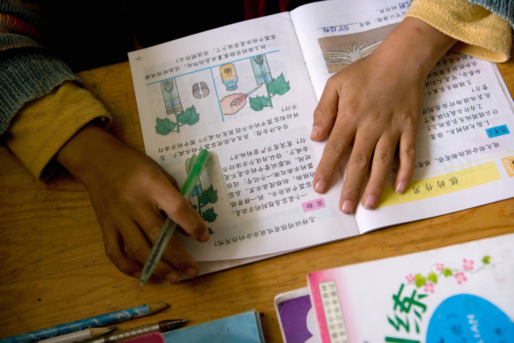 Imagini „rasiste, sugestive sexual și pro-Americane” apărute în manualele școlare au provocat furie în China
