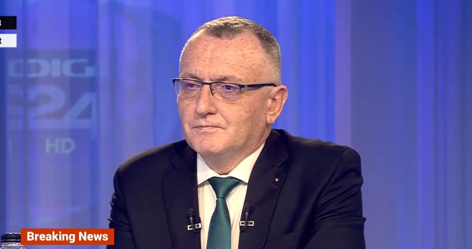 Cîmpeanu explică schimbările din educație, fără teze și medii semestriale: Se aleargă prea mult după note în școala românească