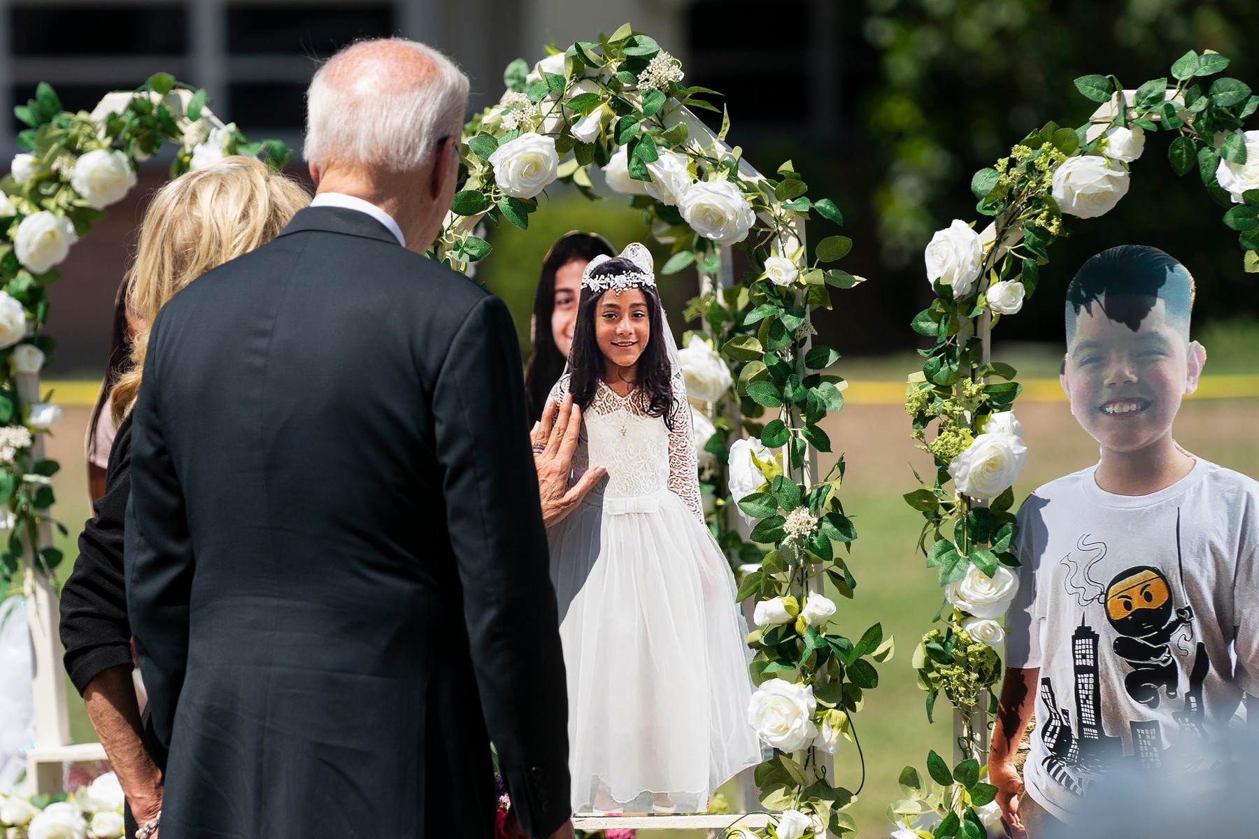Joe Biden spune că va „continua să insiste” pentru o legislație mai dură în domeniul armelor de foc, după tragedia de la Uvalde