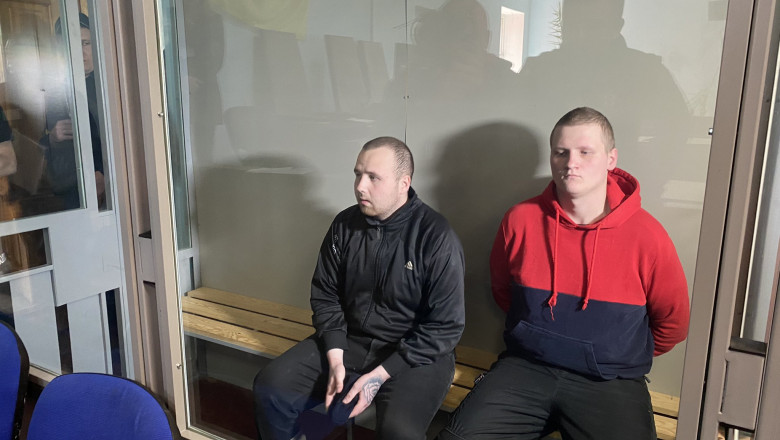 Doi militari ruși, condamnați la câte 11 ani și șase luni de închisoare în Ucraina pentru crime de război