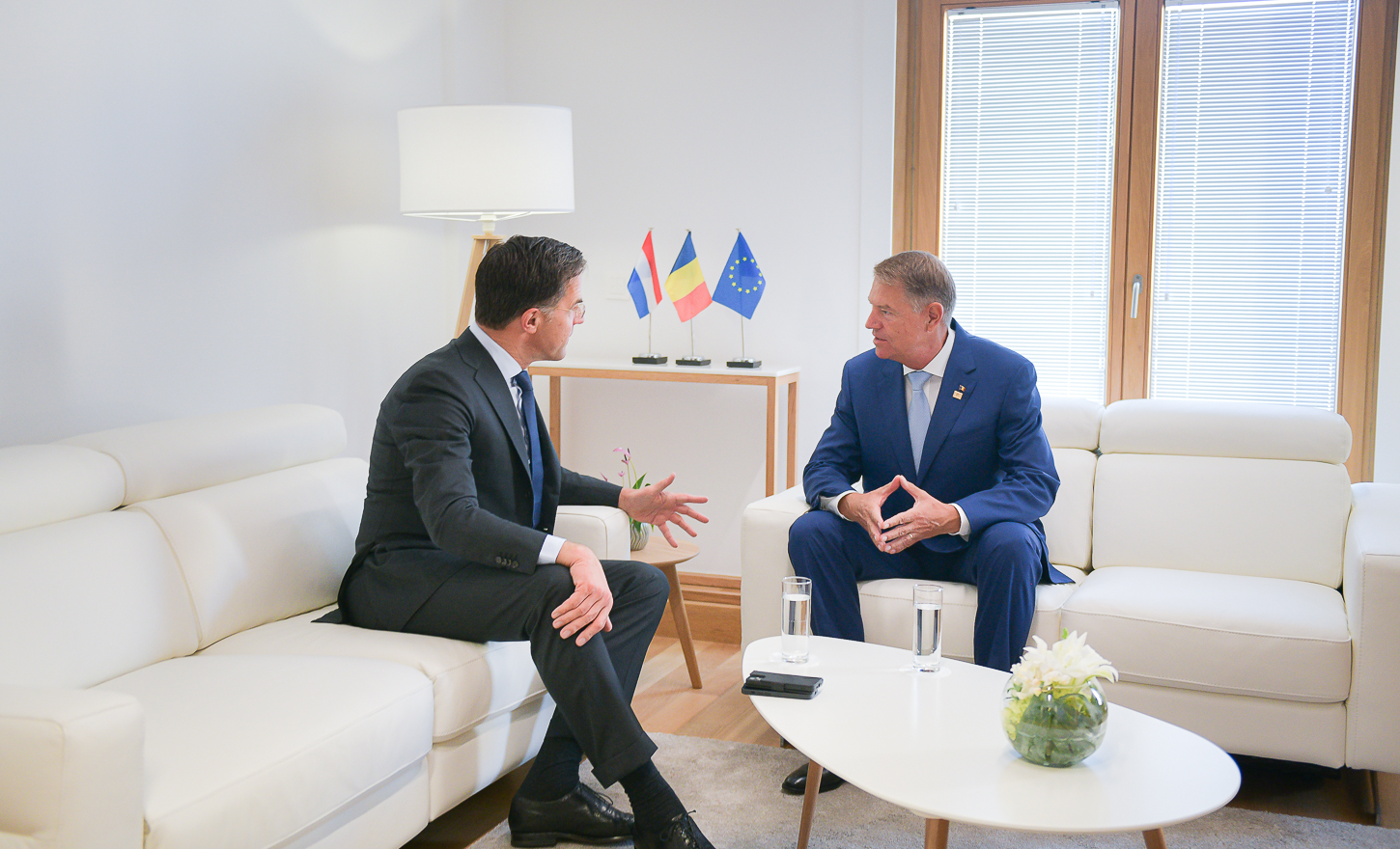 Klaus Iohannis a discutat cu Mark Rutte despre securitatea regională