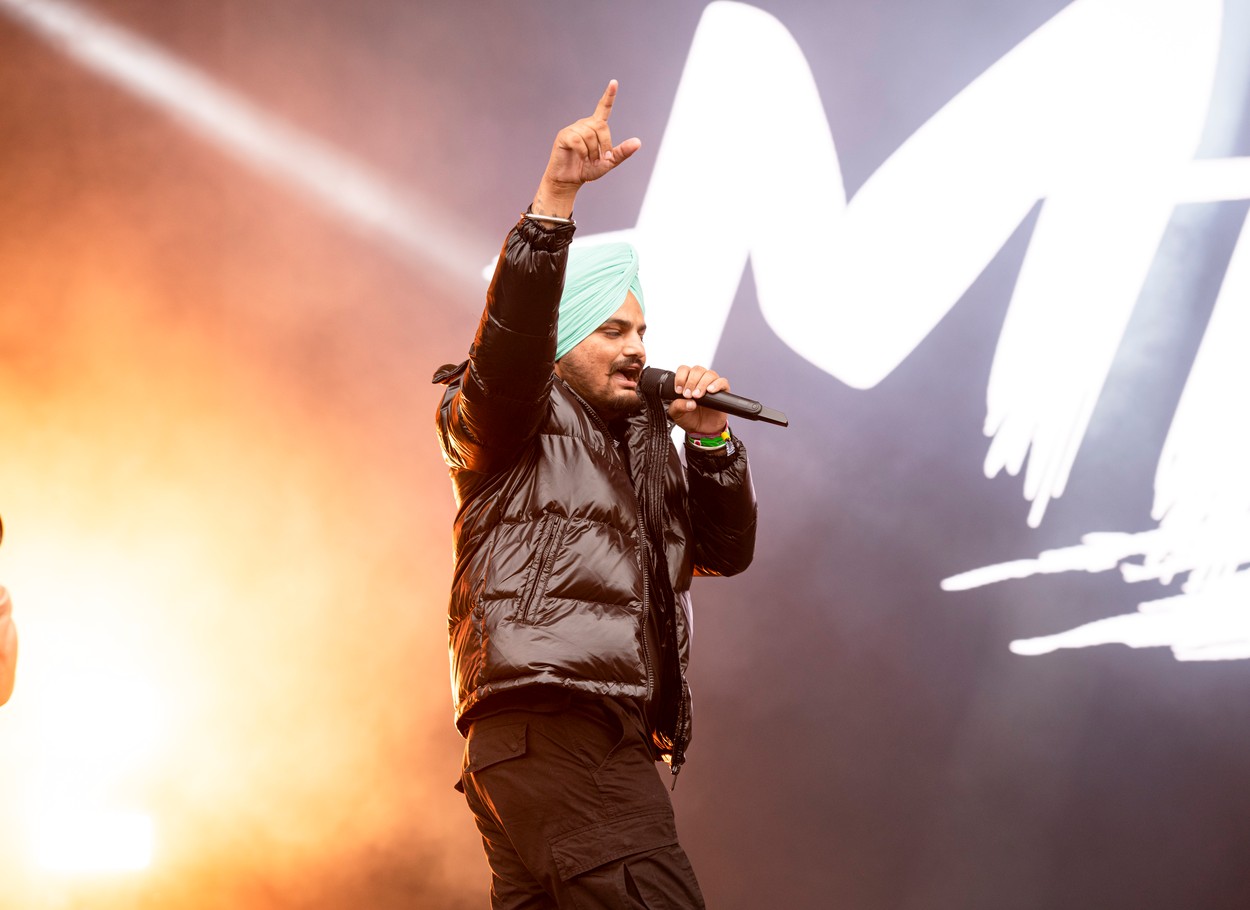 Rapperul indian Sidhu Moose Wala a fost împușcat cu 24 de gloanțe în atacul armat desfășurat asupra mașinii sale
