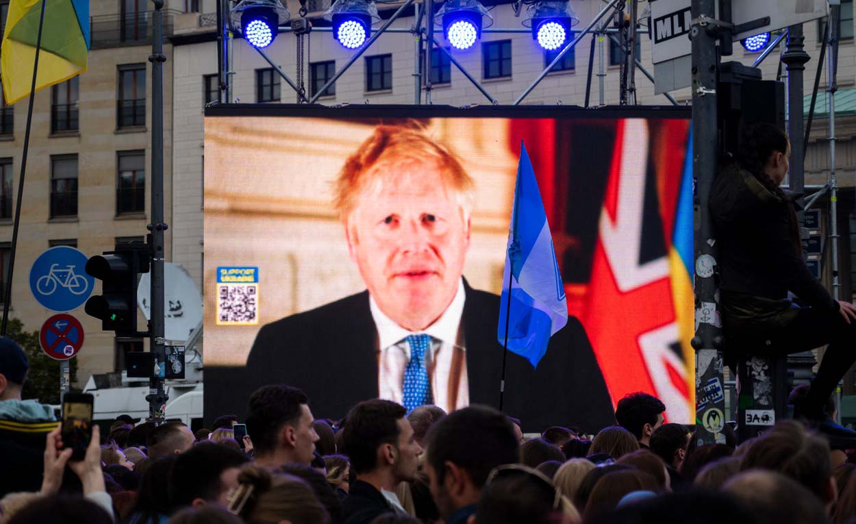 Cum anunță Boris Johnson concedieri în sectorul public: „Vom avea nevoie de mai puţini funcţionari”. Reacția sindicatelor