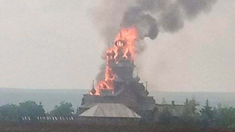 biserica din lemn in flacari in ucraina