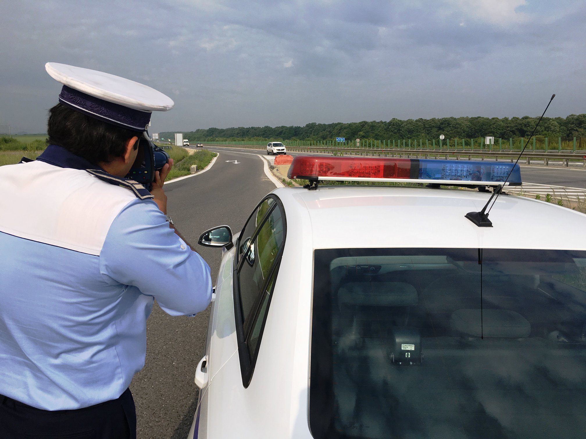 Un șofer vitezoman a rămas fără permis după ce a fost prins conducând cu 227 km/h. Ce amendă se dă pentru astfel de abatere