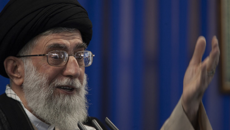 Ayatollahul Ali Khamenei face declarații.