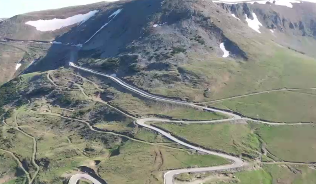 S-a redeschis traficul pe cea mai înaltă șosea din România, Transalpina. Recomandările polițiștilor pentru șoferi