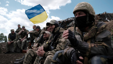 Militari ucraineni care se odihnesc.