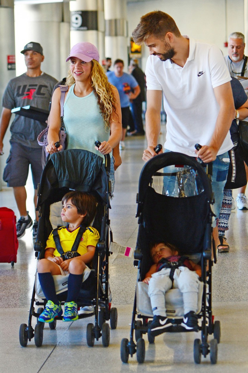 EXC - Shakira and Gerard Pique arrive in Miami!