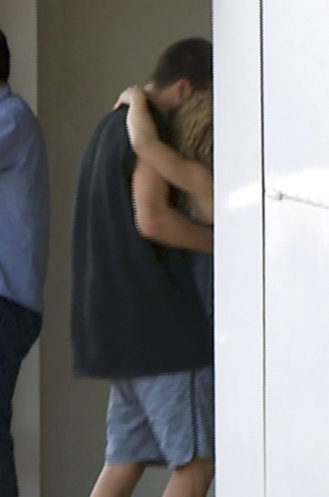 DOUBLE PREMIUM EXCLUSIVE Shakira and Pique Kiss and Dispell Separation Rumors