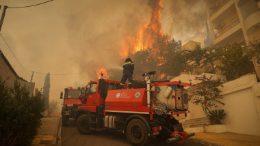 Incendiu puternic la periferia Atenei.