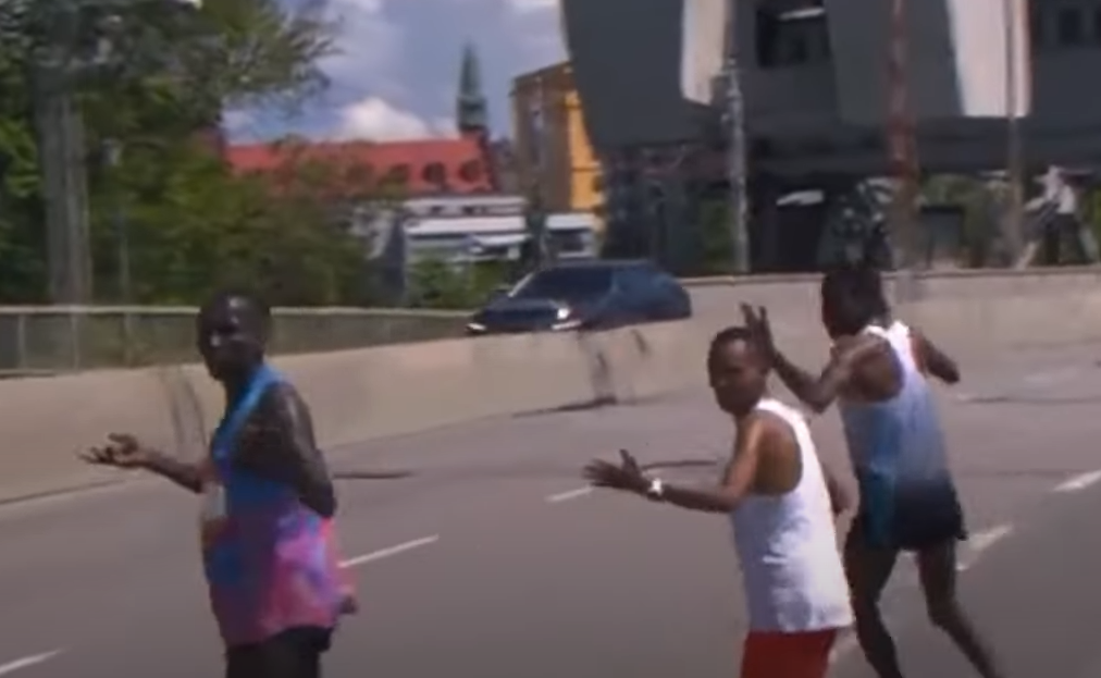 VIDEO. Un atlet a câștigat maratonul din capitala Suediei deși a alergat un kilometru într-o direcție greșită