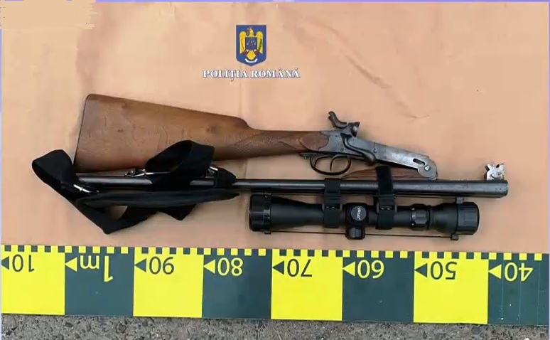 Un bărbat care își amenințase cu moartea familia, prins cu trei arme în mașină