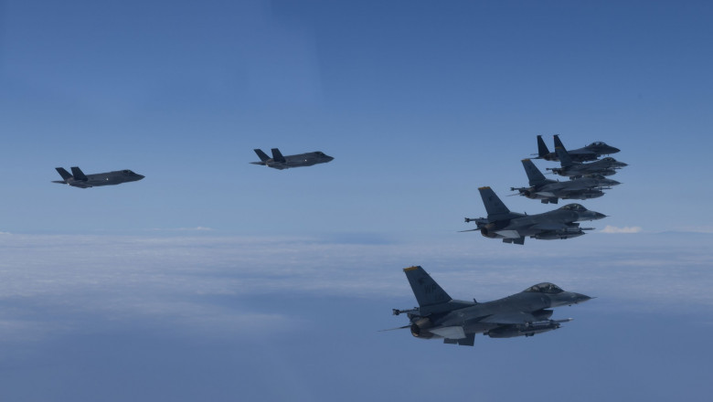 Avioane de luptă americane și sud-coreene