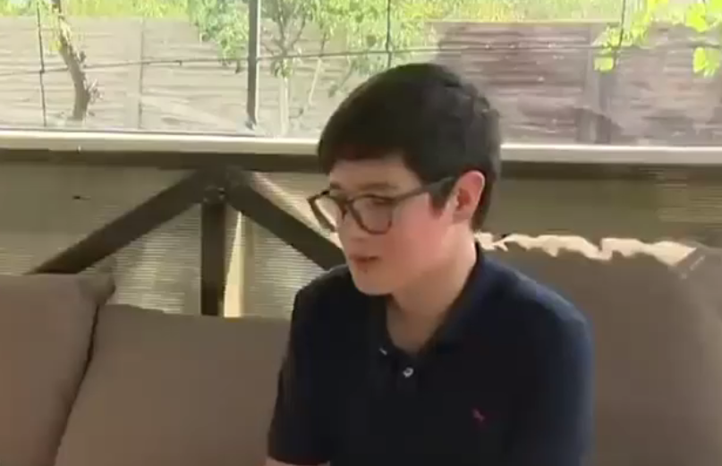 O coloană de blindate rusești, distrusă de armata ucraineană cu ajutorul unui copil de 15 ani