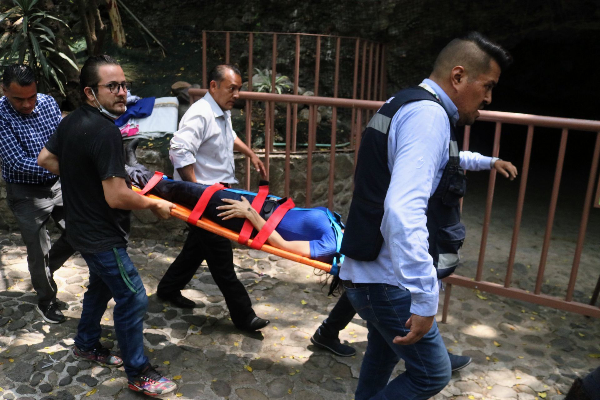 Un pod s-a prăbuşit în timpul inaugurării, în Mexic. Cel puţin 25 de oameni au fost răniţi
