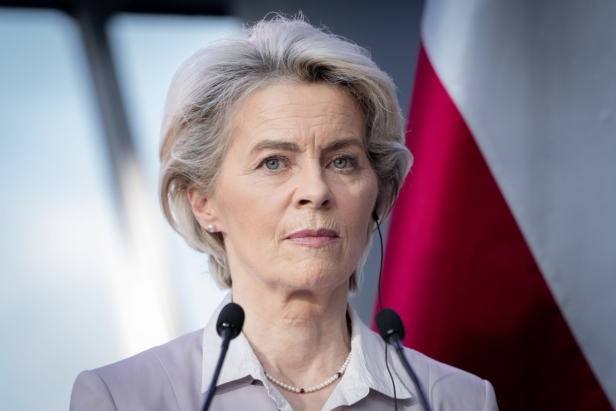 Ursula von der Leyen nu renunță la decizia de a aproba planul de relansare al Poloniei, după amenințarea cu o moțiune de cenzură