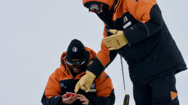 cercetatori in antarctica