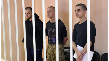 Doi britanici și un marocan capturați de ruși în Ucraina la tribunalul din Donețk