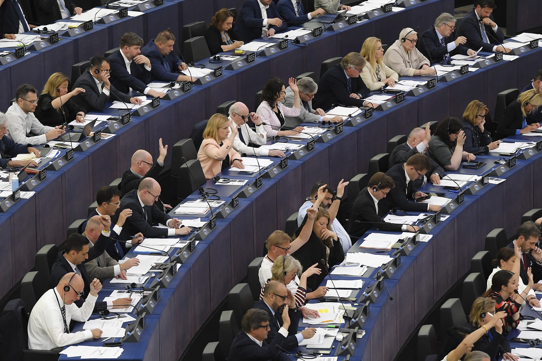 Scandal în Parlamentul European. Pachetul Fit for 55 a fost respins de o coaliție neobișnuită între extrema dreaptă și extrema stângă
