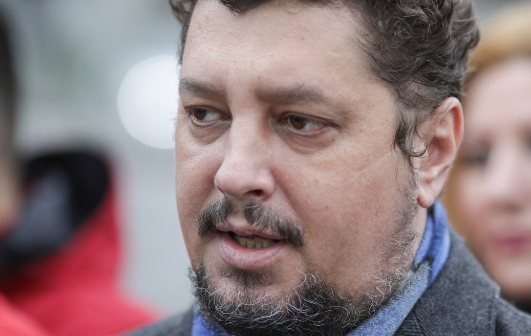 Conducerea AUR: Acuzațiile despre „petreceri cu acte de preacurvie” organizate de George Simion sunt „nefondate”