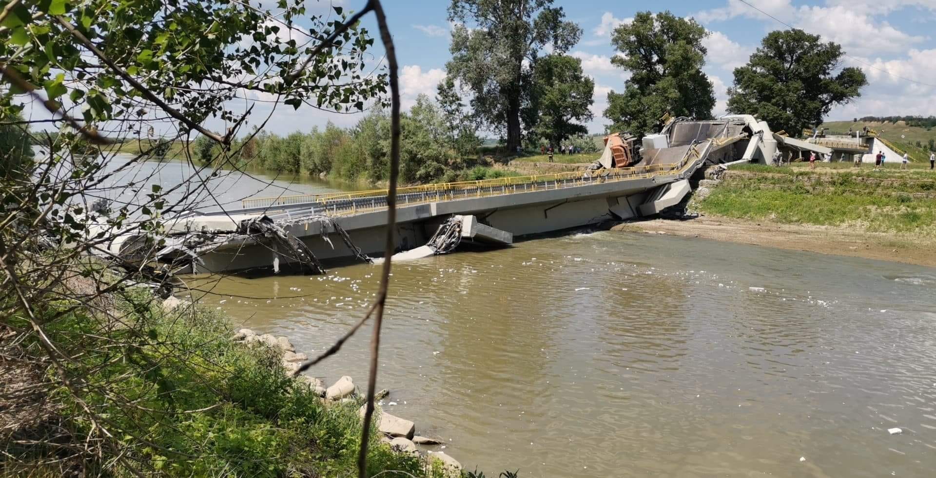 Ministerul Dezvoltării: Podul de la Luțca nu ar fi trebuit dat în folosință deoarece lucrările nu sunt finalizate și recepționate