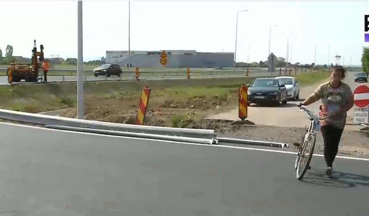 VIDEO. Centura ocolitoare care a izolat un cartier întreg de restul orașului: „Nu știu cum o să ieșim, cu avion”