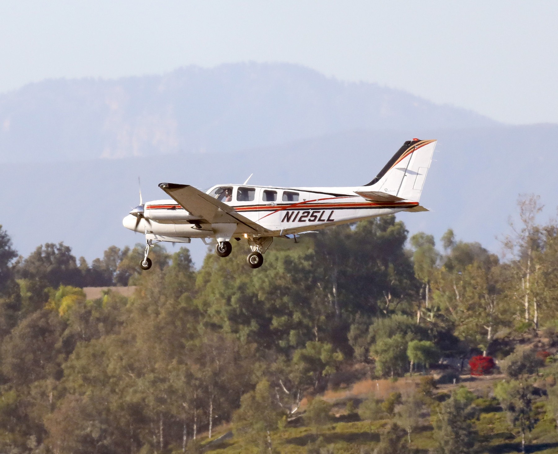 Noi informații despre avionul care a zburat neautorizat deasupra României. Venea din Lituania și a fost găsit abandonat în Bulgaria