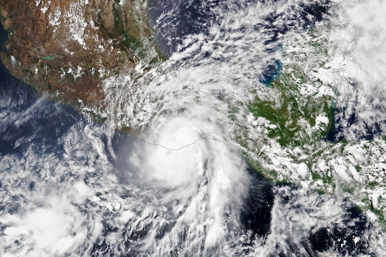 Uraganul Agatha a lovit coasta Mexicului. Morți și răniți, printre care și copii