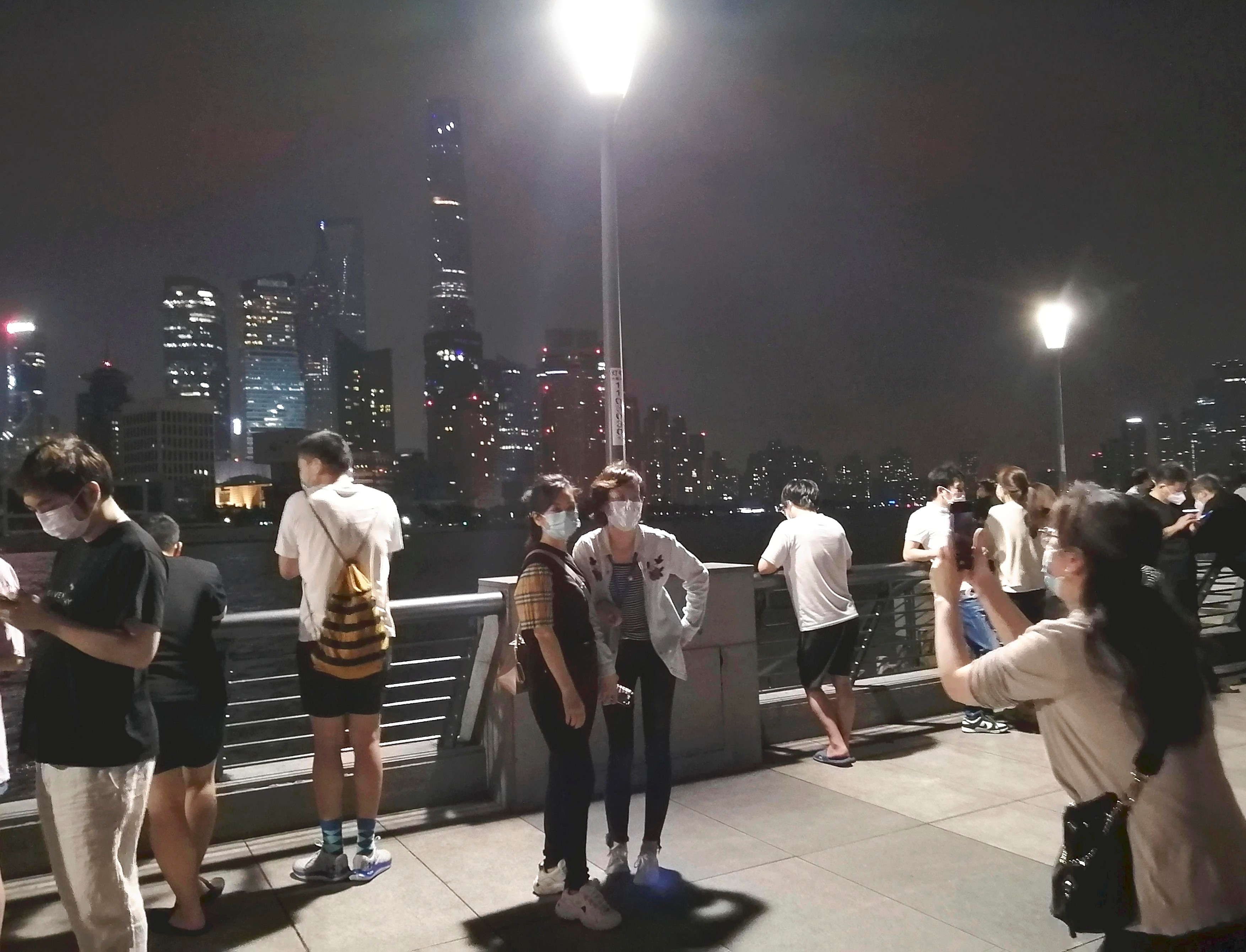 "E ca de Anul Nou Chinezesc". Imagini din Shanghai, unde oamenii au sărbătorit ridicarea restricțiilor după două luni de blocaje
