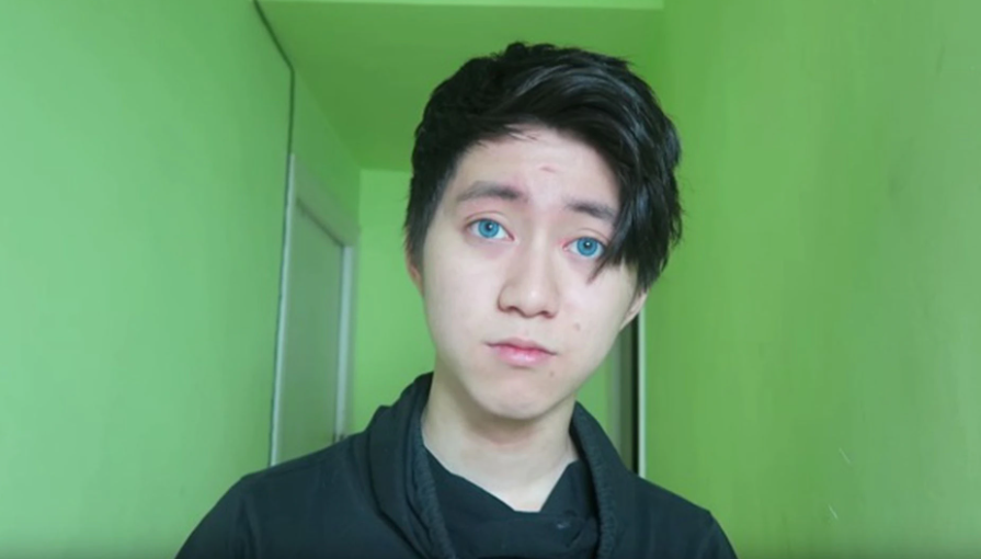 Pedeapsa aspră primită de un YouTuber care a umilit un cerșetor român oferindu-i prăjituri umplute cu pastă de dinți