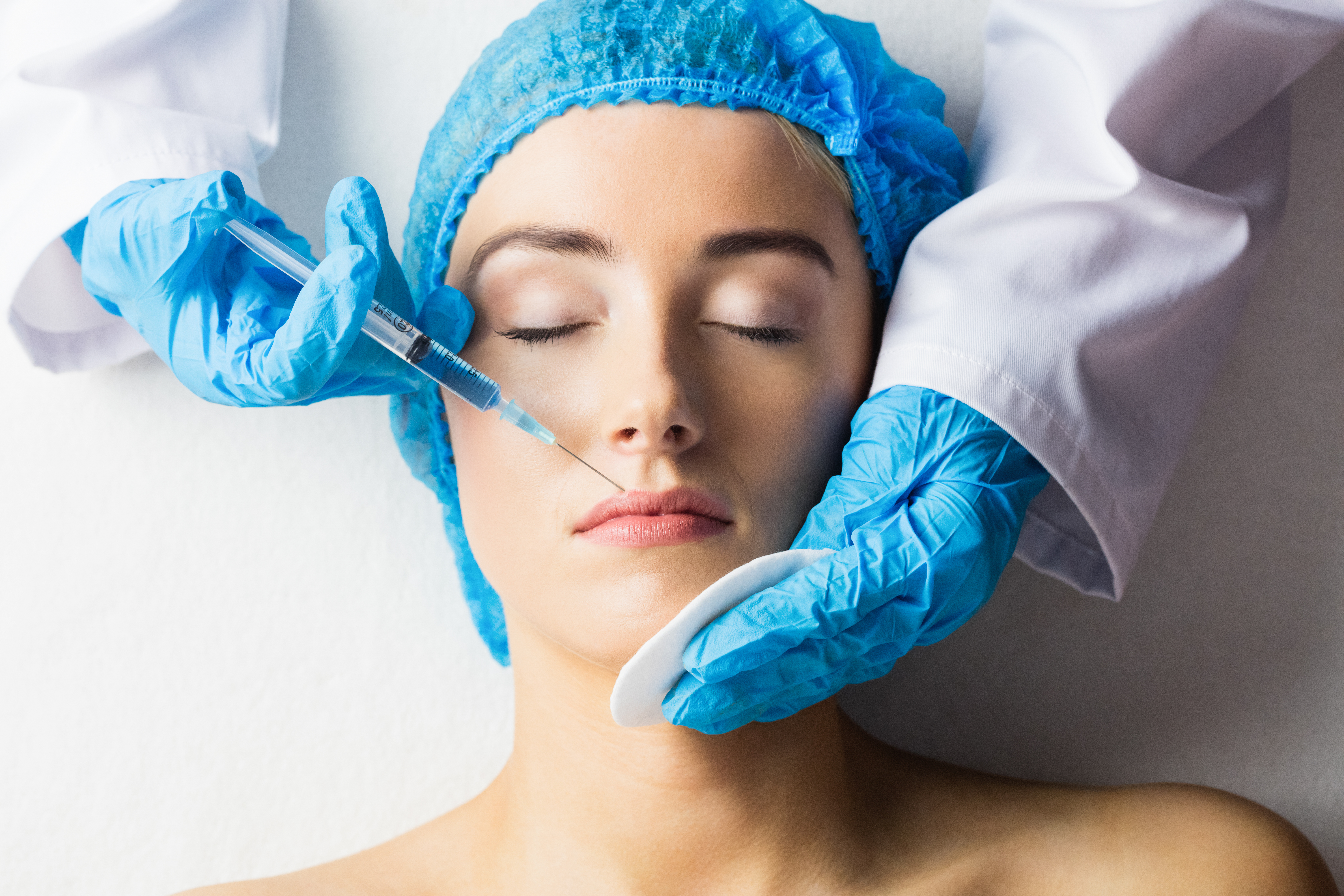 Cum le afectează pe rusoaice războiul din Ucraina. Clinicile din Rusia rămân fără botox