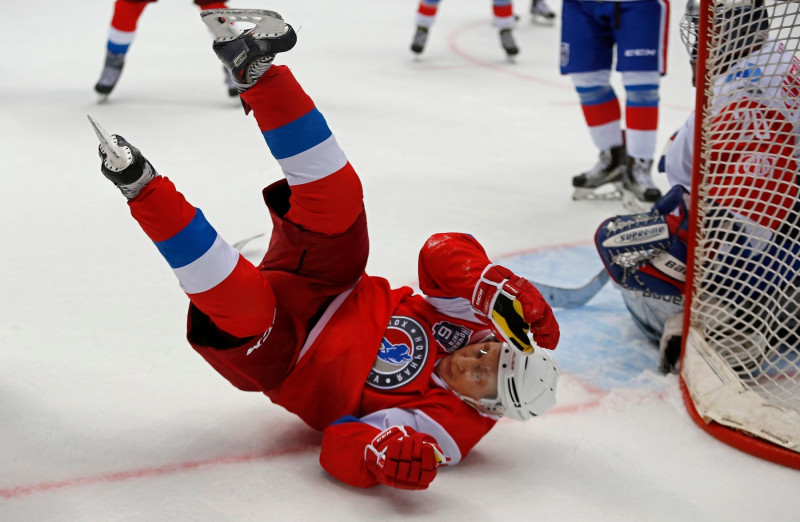 Vladimir Putin hockey căzătură
