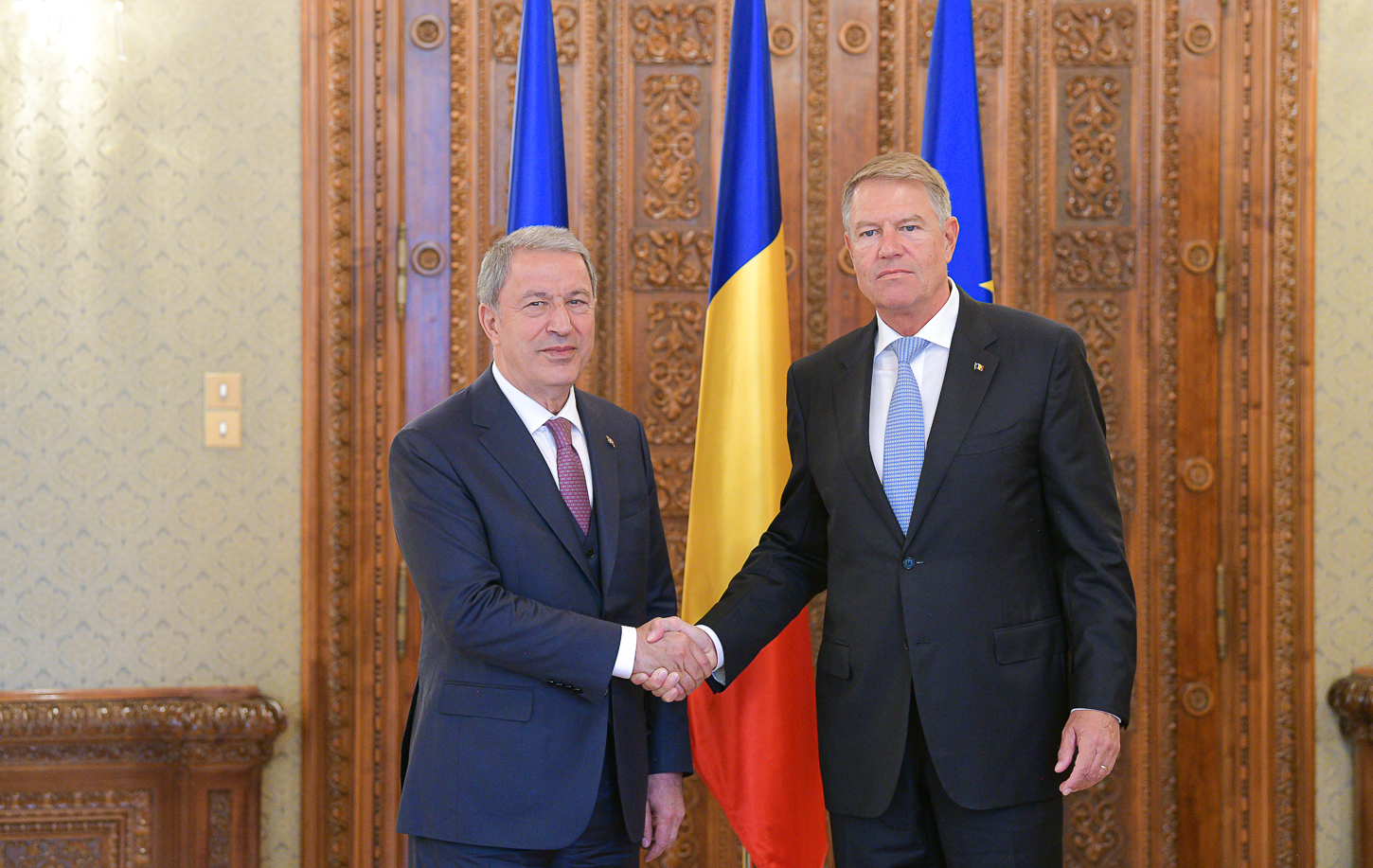 Iohannis a discutat cu ministrul Apărării din Turcia despre situația de securitate din Marea Neagră