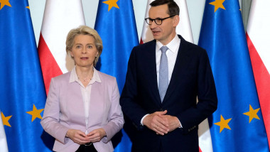 Președinta Comisiei Europene, Ursula von der Leyen, alături de premierul Poloniei, Mateusz Morawiecki.