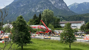Cel puțin trei morți și zeci de răniți, după ce un tren a deraiat în Germania