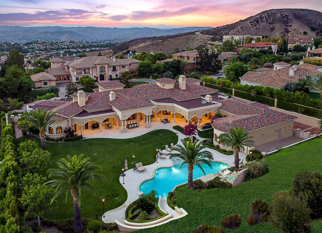 Britney Spears and her husband, Sam Asraghi Bought a New Mansion For $11.8 Million Dollars