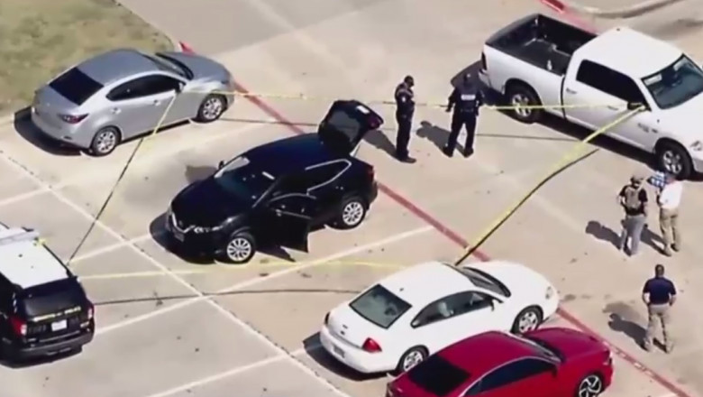 Mașină izolată de polițiști în SUA.