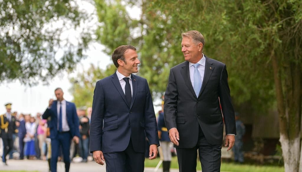 Klaus Iohannis s-a întâlnit cu Emmanuel Macron la Baza Kogălniceanu: „Împreună suntem mai puternici”