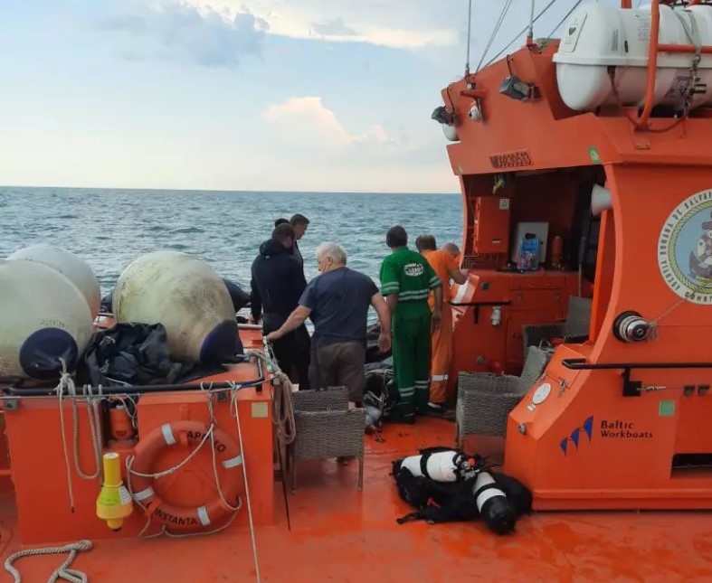 O plută de salvare cu însemne militare a fost găsită pe mare, în apropierea Portului Constanța