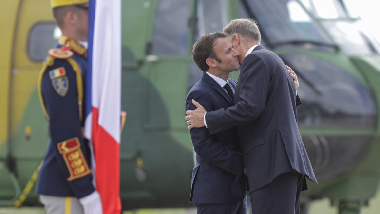 Klaus Iohannis s-a întâlnit cu Emmanuel Macron la Baza Kogălniceanu.