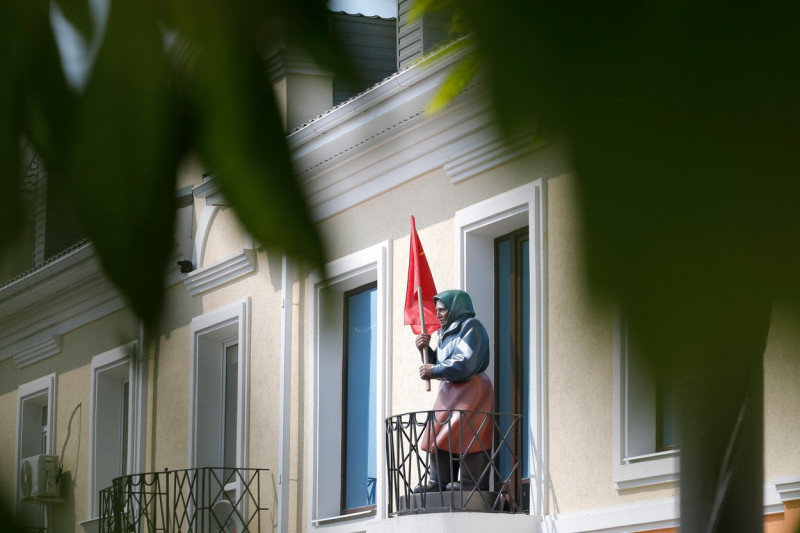 Red Banner Grandma statue installed in Belgorod, Russia